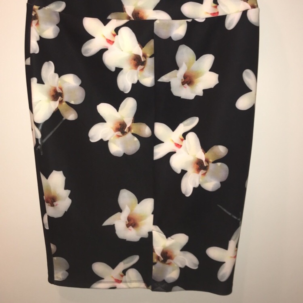 Carmen Marc Volvo Black Floral Pencil Skirt.